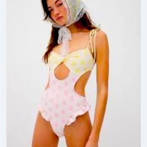 FOR LOVE & LEMONS
Magdalene One-Piece size large